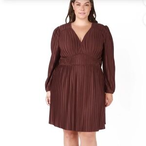Dex Pleated V-Neck Curvy Dress in Burgundy